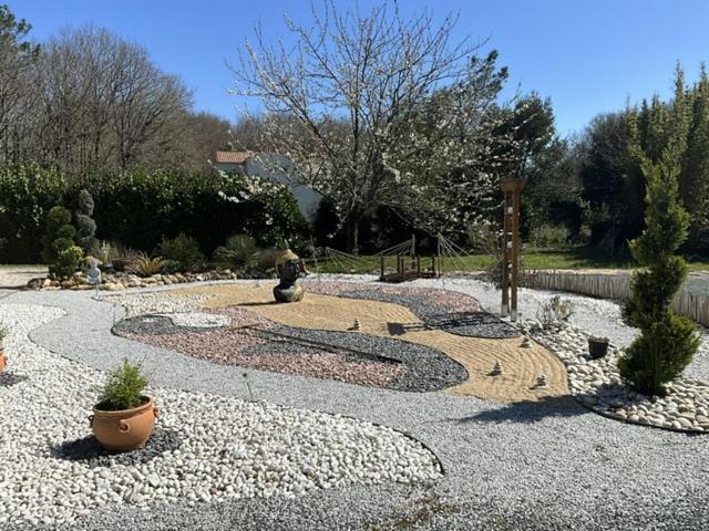 Maison Sous Les Chenes 르구아 외부 사진